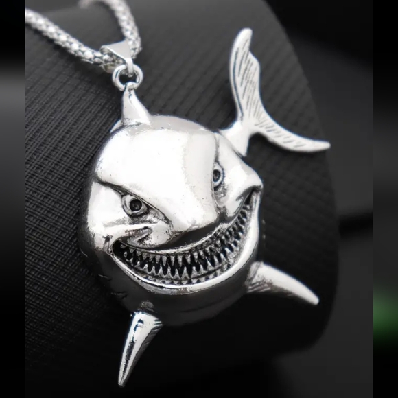 New! MEN'S Silver Plated Great White Shark Pendant Necklace. - Picture 5 of 6